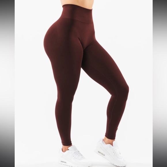 Alphalete• Amplify Legging• Color: Sangria• Small• - Picture 3 of 5